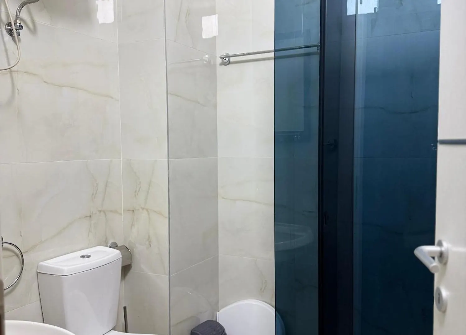 Spacious 2Br Apartment Walk In Closet Stunning Sunset Views Durrës