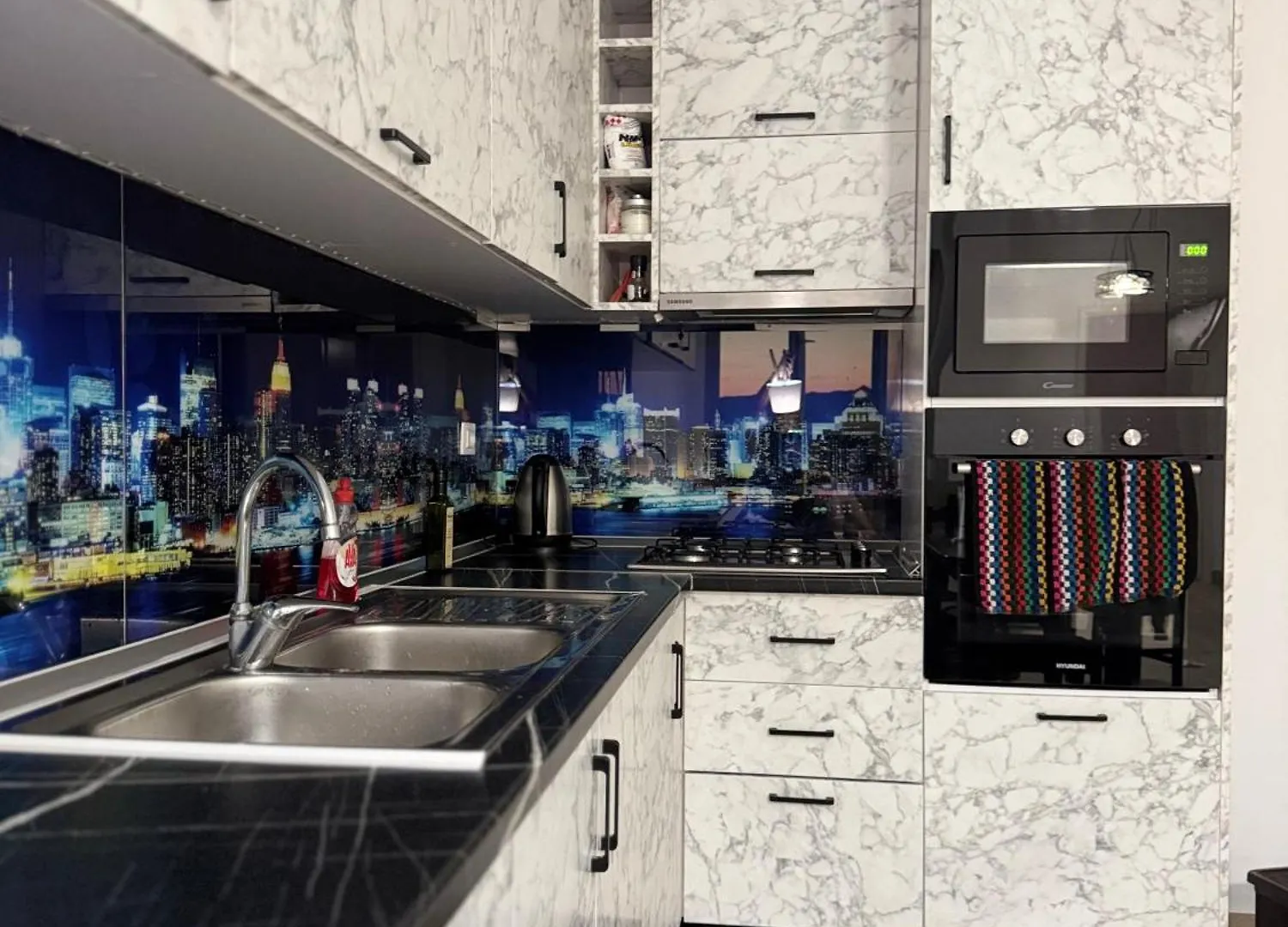 Spacious 2Br Apartment Walk In Closet Stunning Sunset Views Durrës